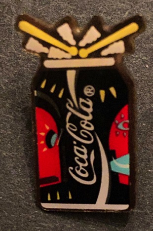 48104-1 € 1,50 coca cola pin music blikje.jpeg